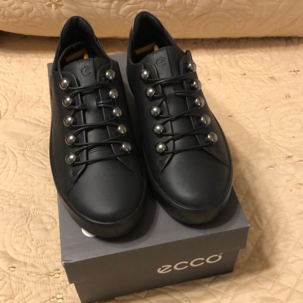 Ecco silver & black sneakers